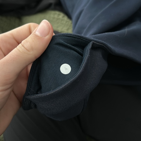 LuluLemon wunder under pants 25” with silver - Picture 3 of 4